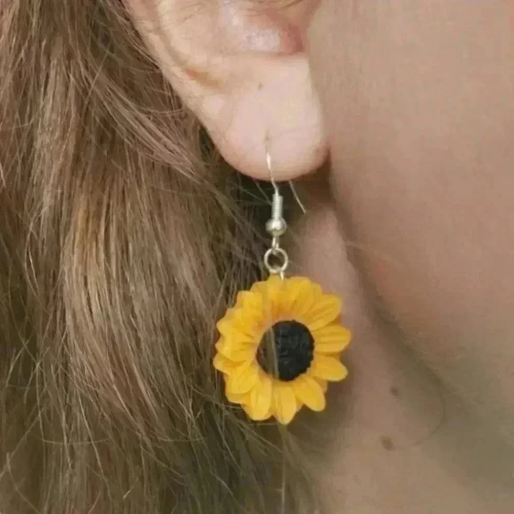Sunflower Earring - Picture 3 of 3